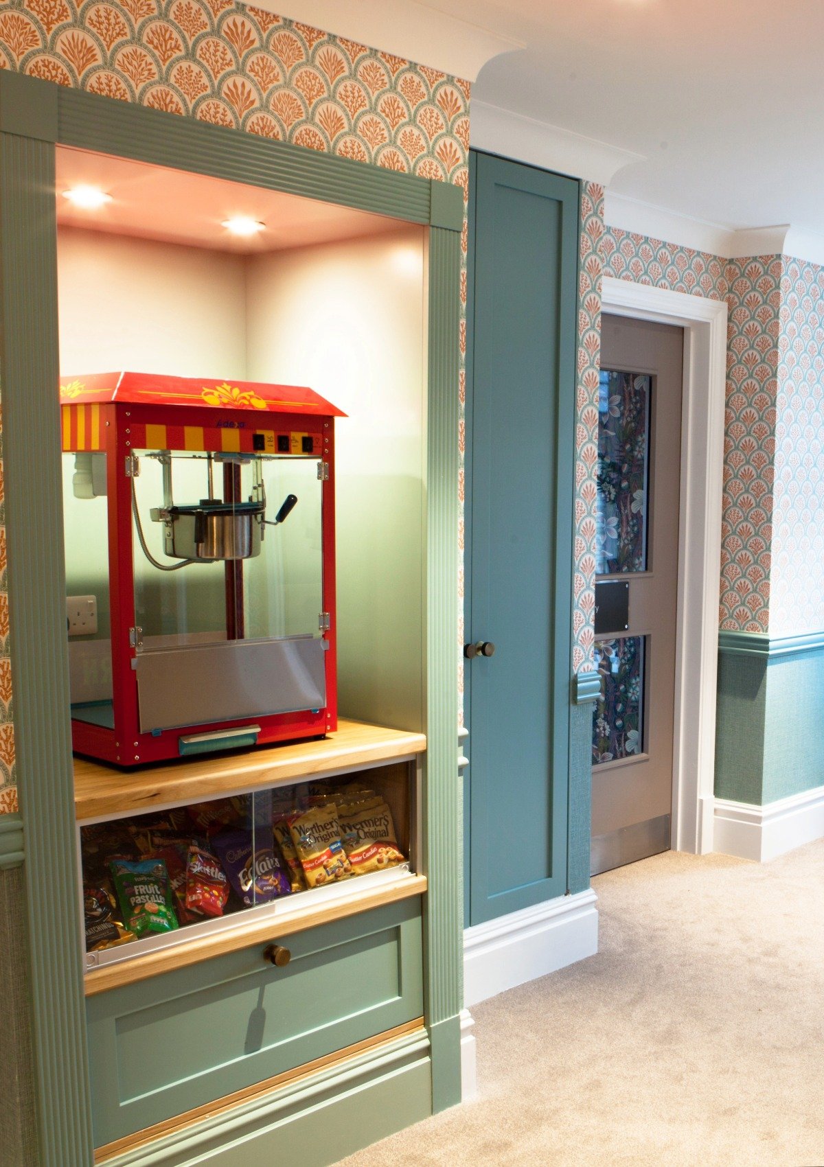 Contact Us | Pop Corn While You Wait